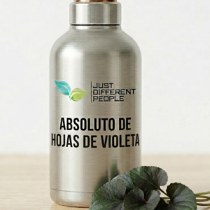 Metal spray bottle labeled 'Absoluto de Hojas de Violetas' with green leaf logo on a light wooden surface.